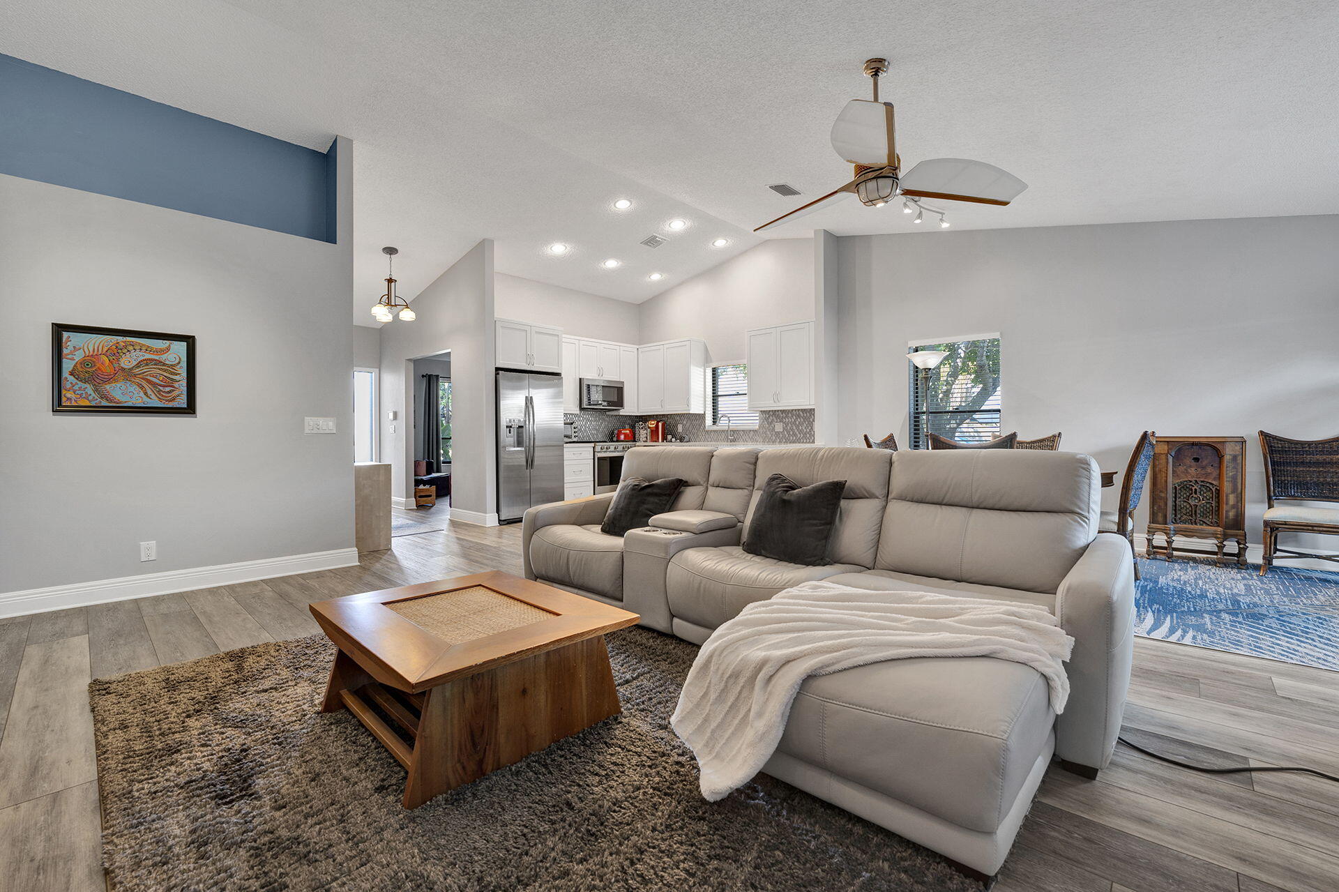 8583 Shawe Way Boca Raton, FL 33433 - Photo 23 of 45 Living Room