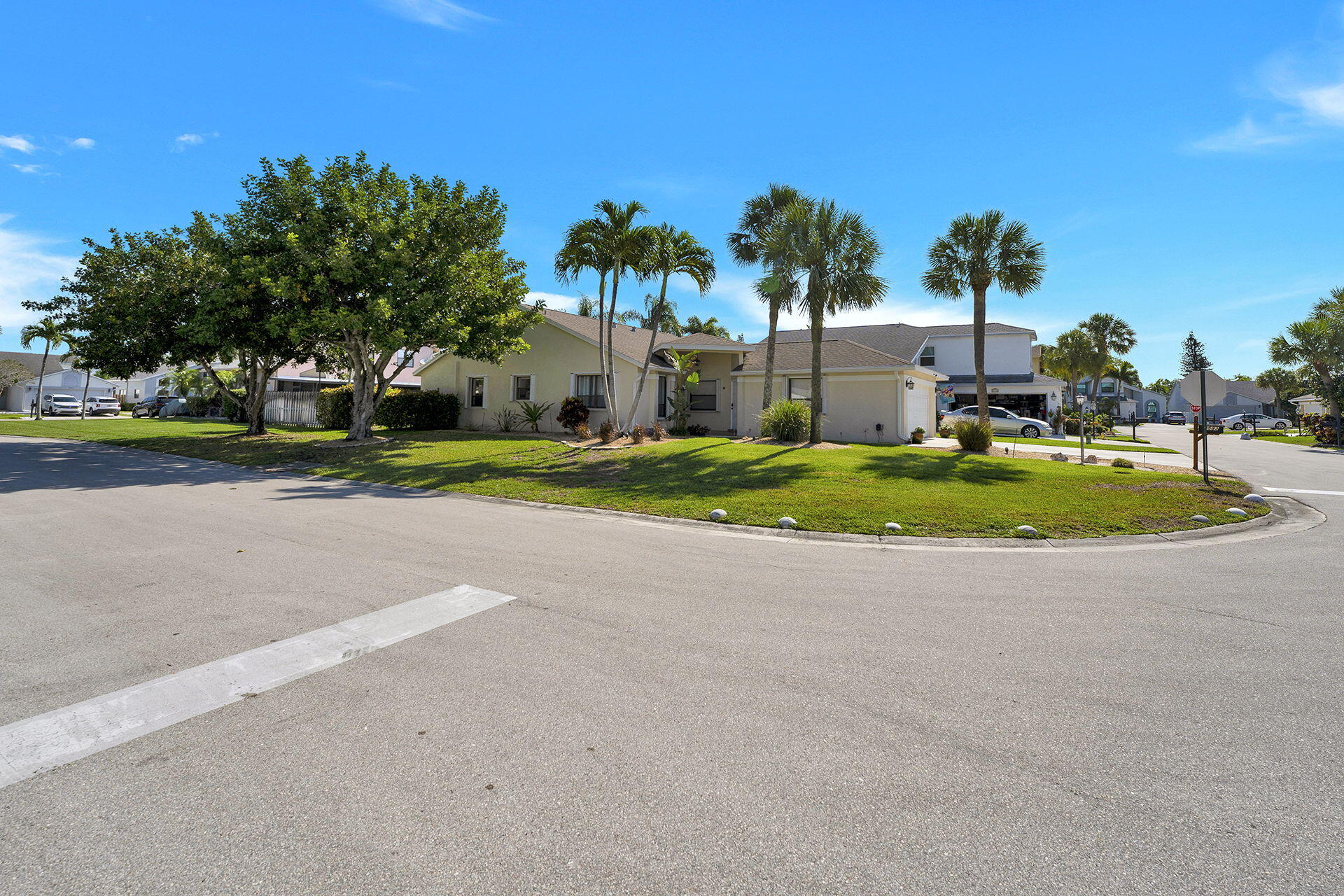 8583 Shawe Way Boca Raton, FL 33433 - Photo 41 of 45 Corner View