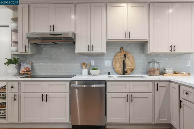 $1,875,000 | 420 Stonefield Place, Moraga, CA 94556