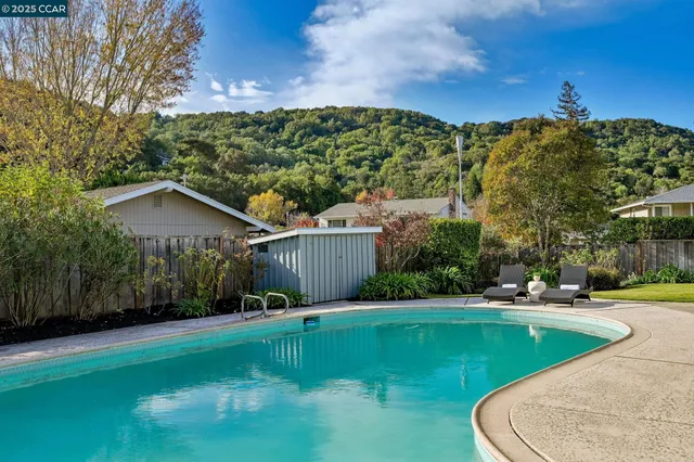 $1,875,000 | 420 Stonefield Place, Moraga, CA 94556