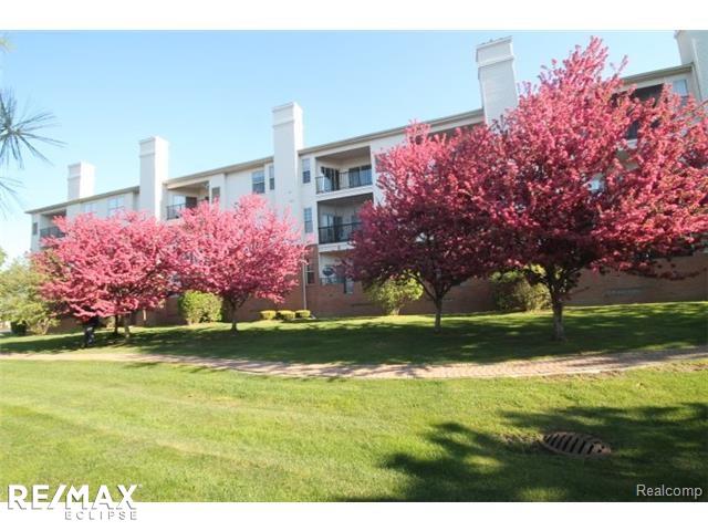 39148 Hayes Road Clinton Township, MI 48038 - Photo 2 of 32