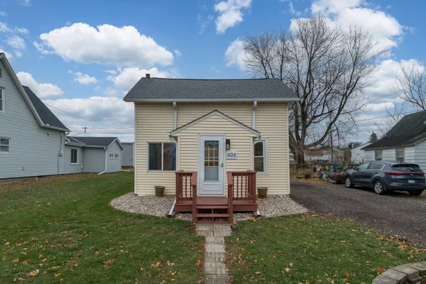 $199,900 | 505 7th Street, Madison Lake, MN 56063