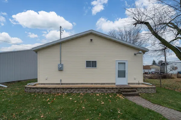 $199,900 | 505 7th Street, Madison Lake, MN 56063