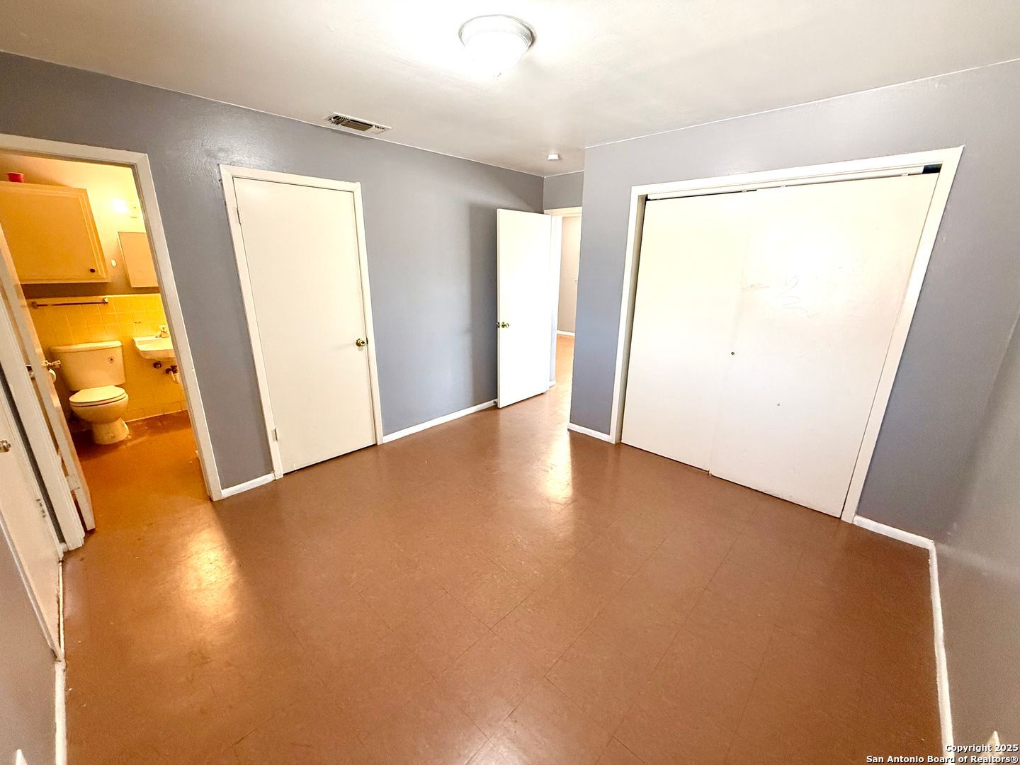 643 West Summit, Unit 2 San Antonio, TX 78212 - Photo 11 of 12 a view of an empty room with a window