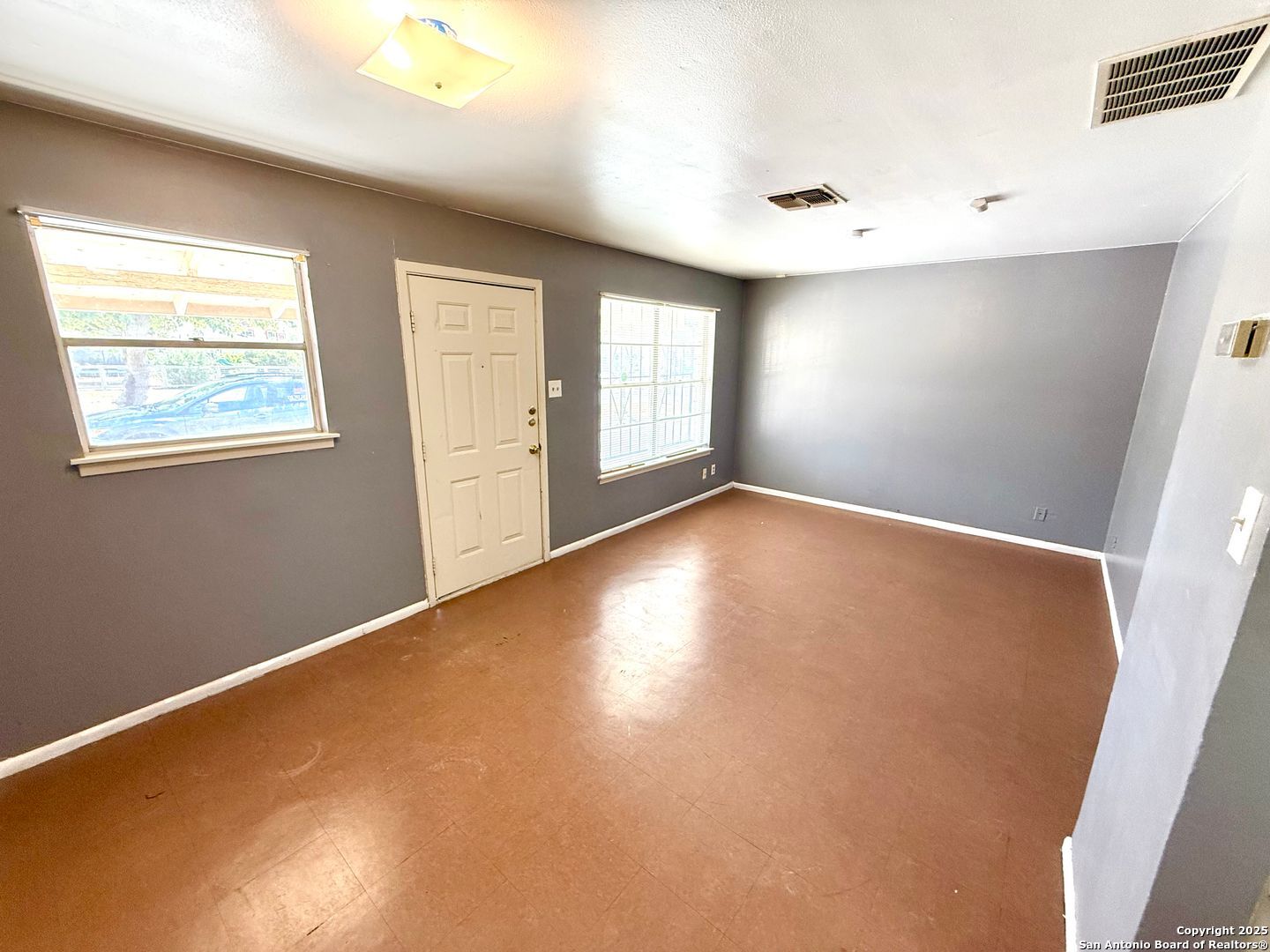 643 West Summit, Unit 2 San Antonio, TX 78212 - Photo 5 of 12 a view of an empty room with a window
