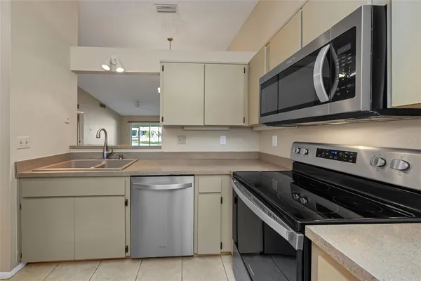 $2,295 | 3121 Beecher Drive East, Unit A, Palm Harbor, FL 34683