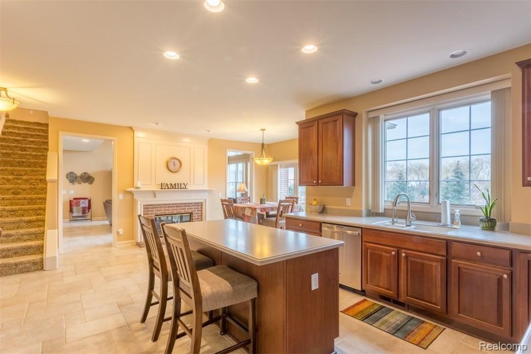 2077 Aberdeen Court Rochester, MI 48306 - Photo 5 of 73 Aberdeen Court_2077-Entry-Kitchen-56.jpg