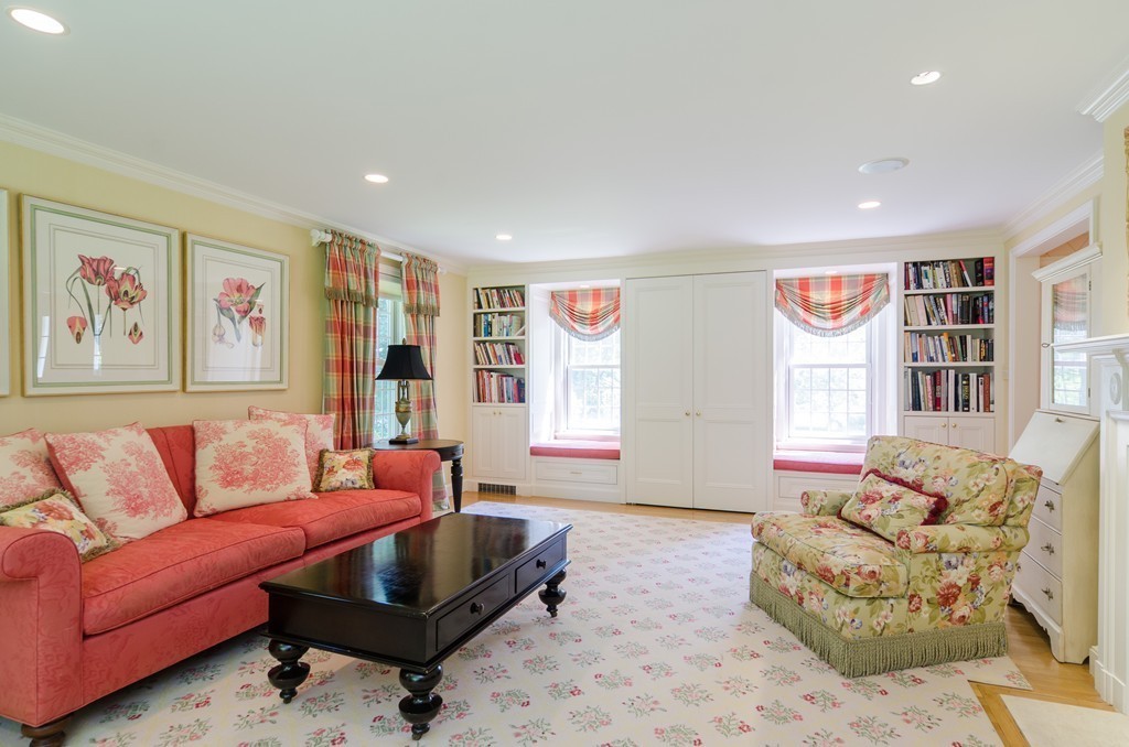 111 Montvale Road Weston, MA 02493 - Photo 12 of 25 Gallery Image 12