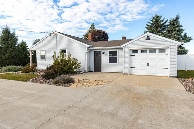 $690,000 | N5598 State Road, Black Creek, WI 54106