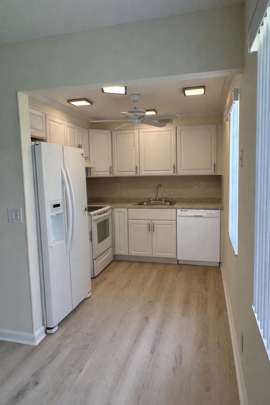 4FD95C8B-6201-4D91-8E7B-249B5522E191