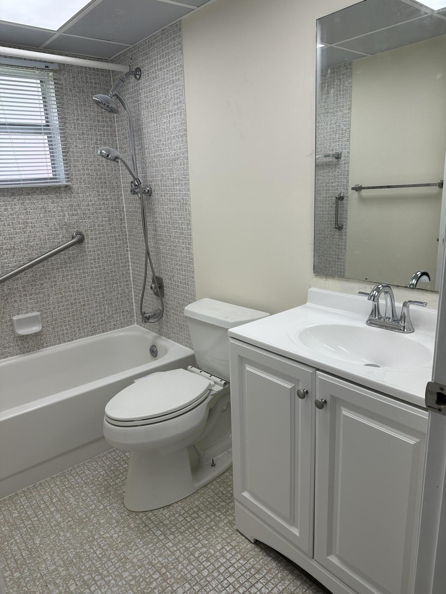 548 Normandy Lane, Unit L Delray Beach, FL 33484 - Photo 16 of 31 IMG_0948