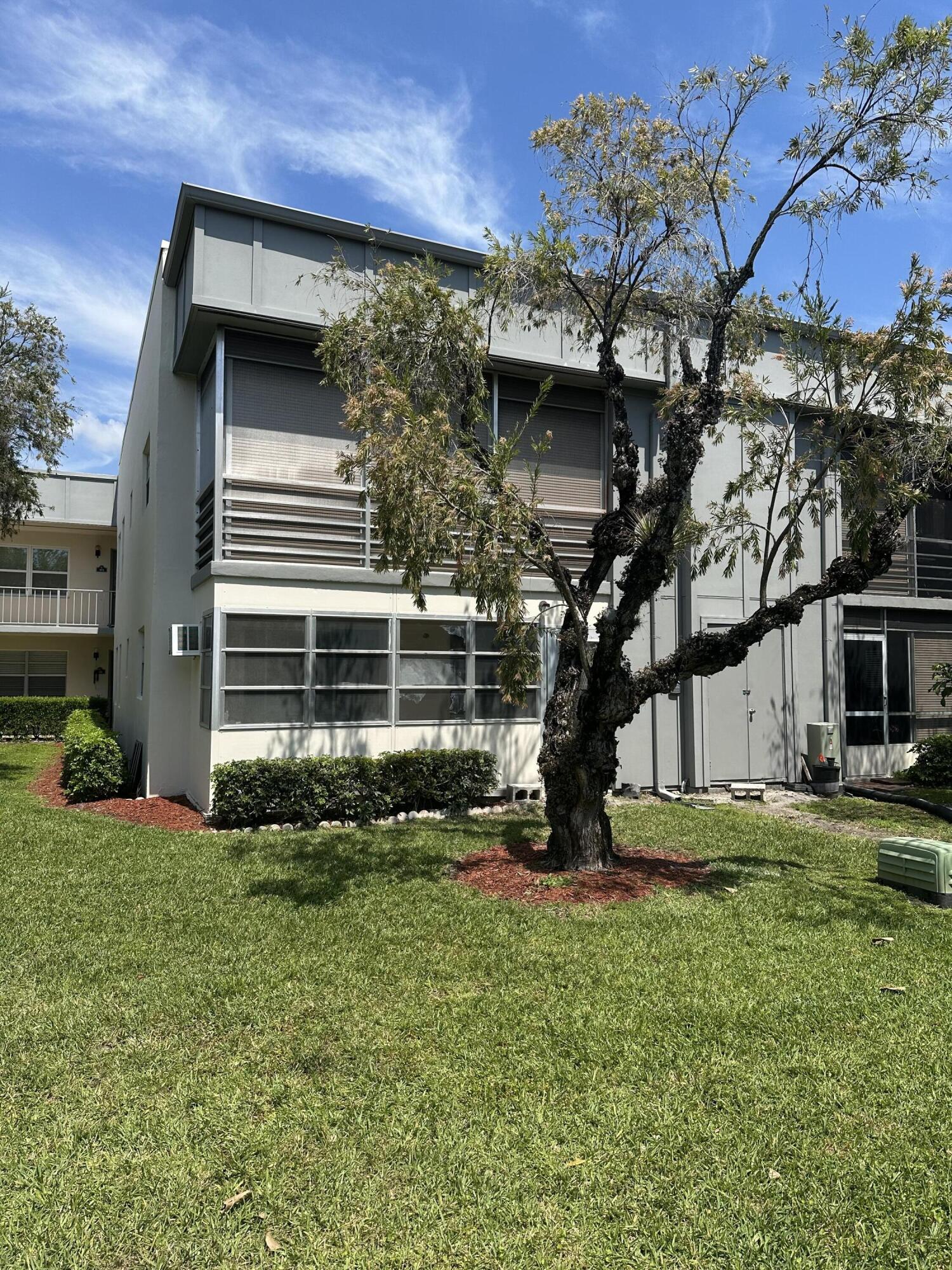 548 Normandy Lane, Unit L Delray Beach, FL 33484 - Photo 19 of 31 IMG_0964