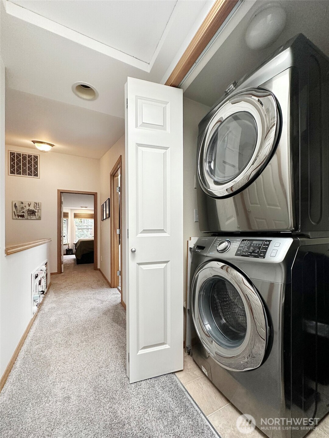 9307 Linden Avenue North, Unit D Seattle, WA 98103 - Photo 11 of 14