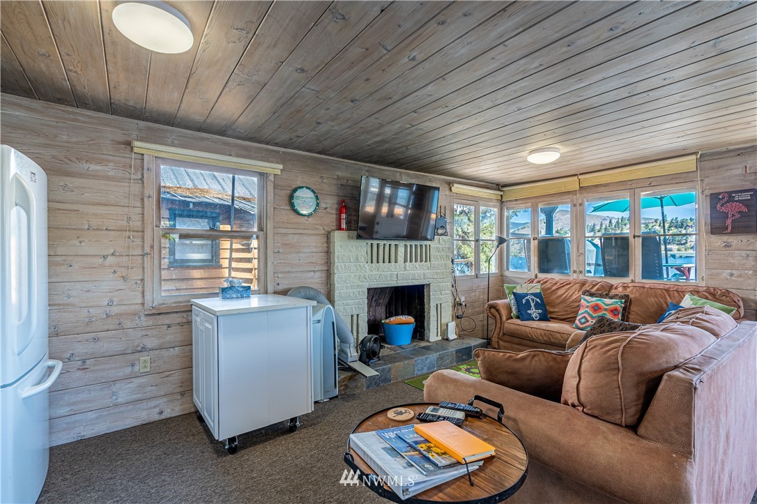 12508 South Lakeshore Road Chelan, WA 98816 - Photo 13 of 32 Gallery Image 13