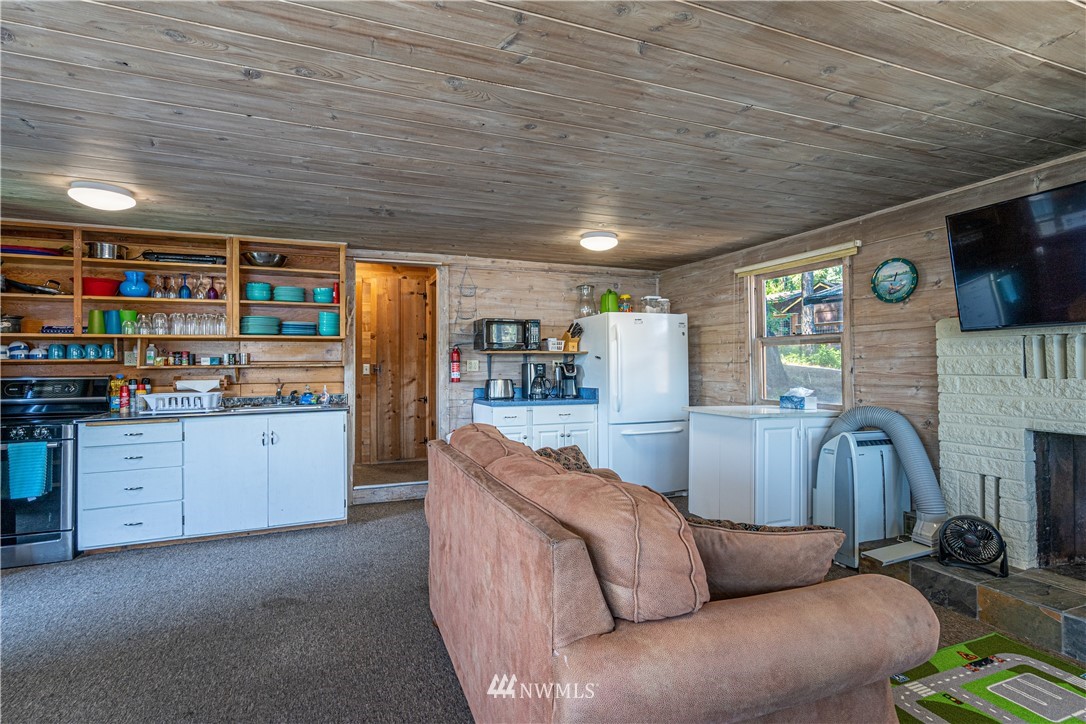 12508 South Lakeshore Road Chelan, WA 98816 - Photo 15 of 32 Gallery Image 15