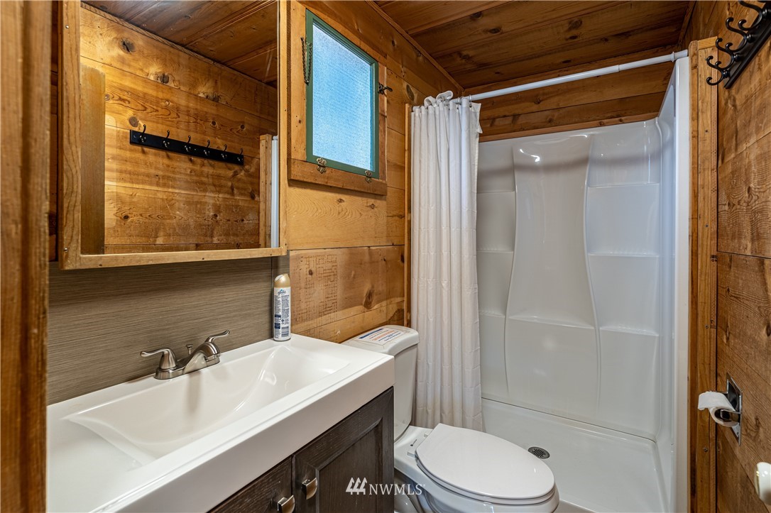 12508 South Lakeshore Road Chelan, WA 98816 - Photo 19 of 32 Gallery Image 19