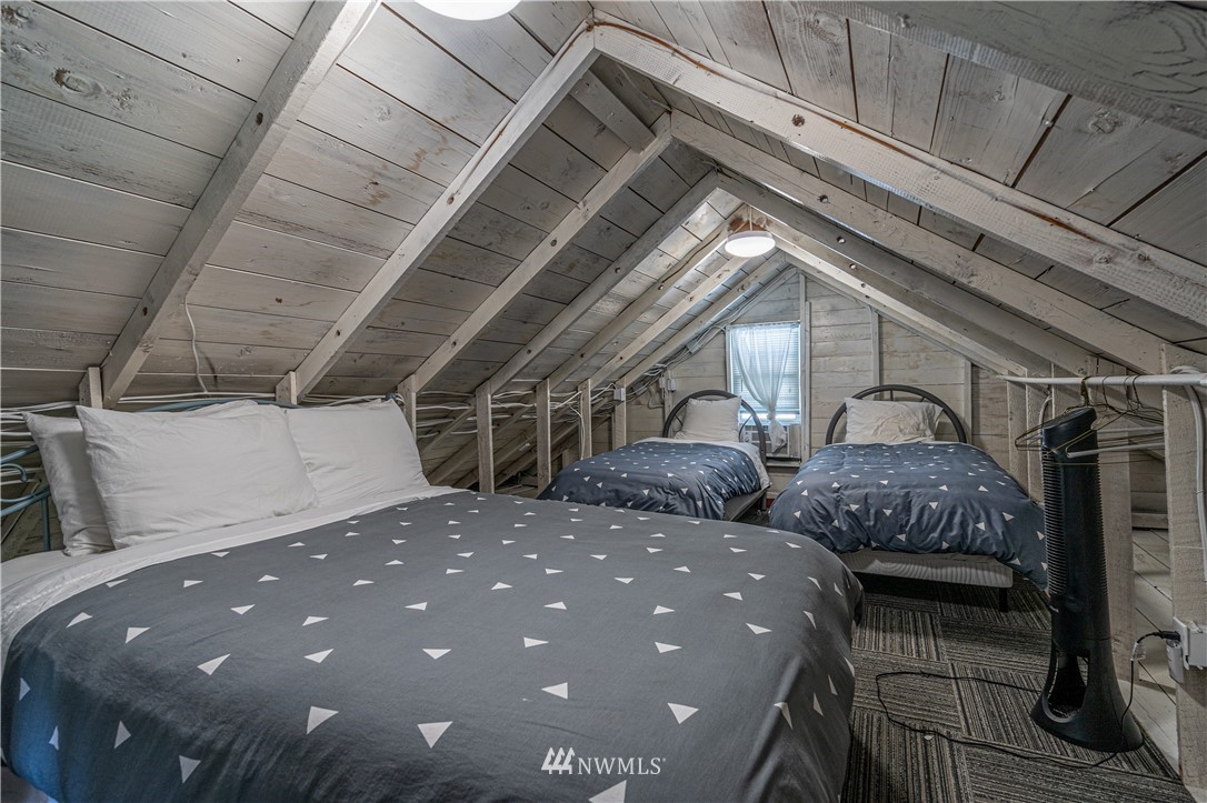 12508 South Lakeshore Road Chelan, WA 98816 - Photo 20 of 32 Gallery Image 20