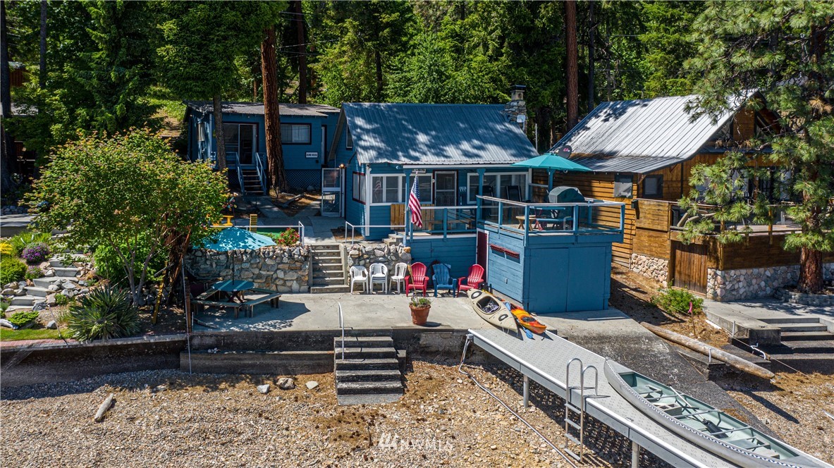 12508 South Lakeshore Road Chelan, WA 98816 - Photo 3 of 32 Gallery Image 3