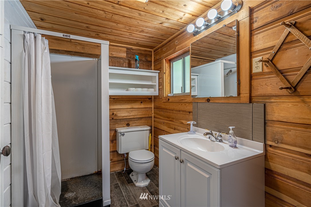 12508 South Lakeshore Road Chelan, WA 98816 - Photo 26 of 32 Gallery Image 26