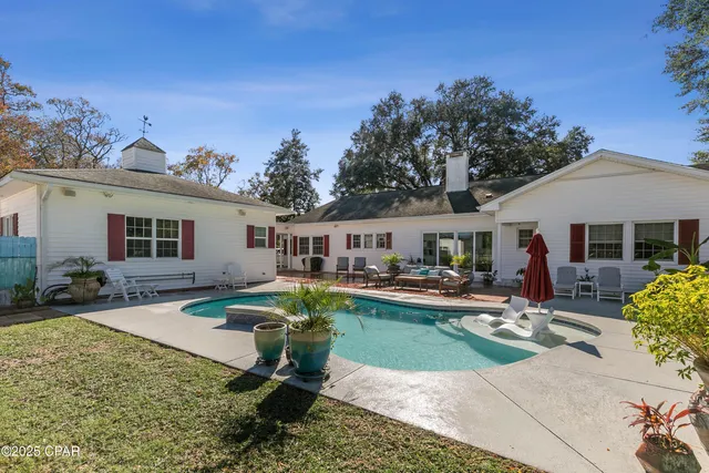 $469,900 | 1060 8th Avenue, Graceville, FL 32440