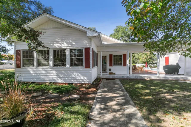 $469,900 | 1060 8th Avenue, Graceville, FL 32440