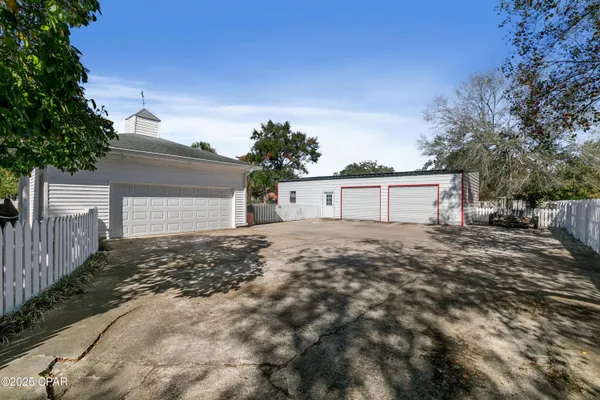 $469,000 | 1060 8th Avenue, Graceville, FL 32440