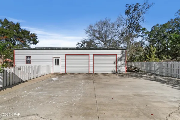 $469,000 | 1060 8th Avenue, Graceville, FL 32440