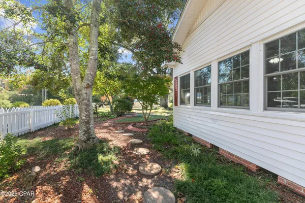 $469,000 | 1060 8th Avenue, Graceville, FL 32440