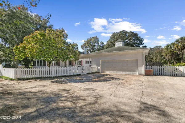 $469,000 | 1060 8th Avenue, Graceville, FL 32440