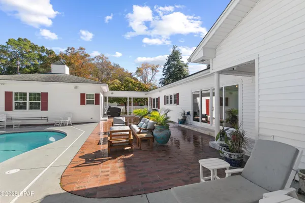 $469,000 | 1060 8th Avenue, Graceville, FL 32440