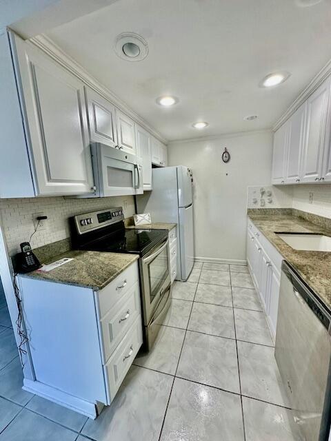 1080 Exeter Boca Raton, FL 33434 - Photo 3 of 37 Kitchen