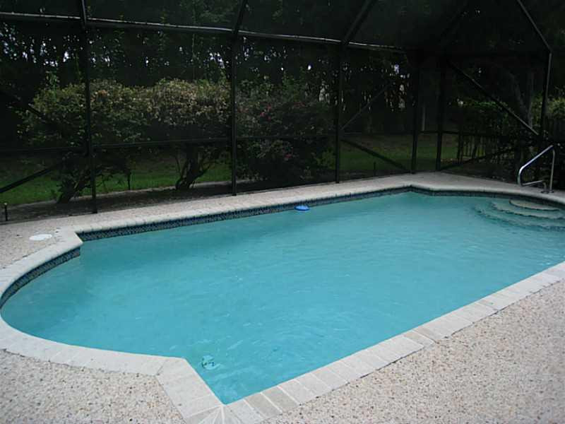 8075 Copenhagen Way Boca Raton, FL 33434 - Photo 3 of 24 a view of a backyard