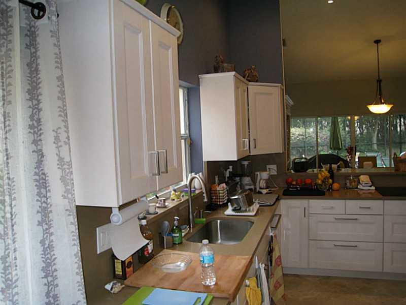 8075 Copenhagen Way Boca Raton, FL 33434 - Photo 10 of 24 a room with furniture and a potted plant