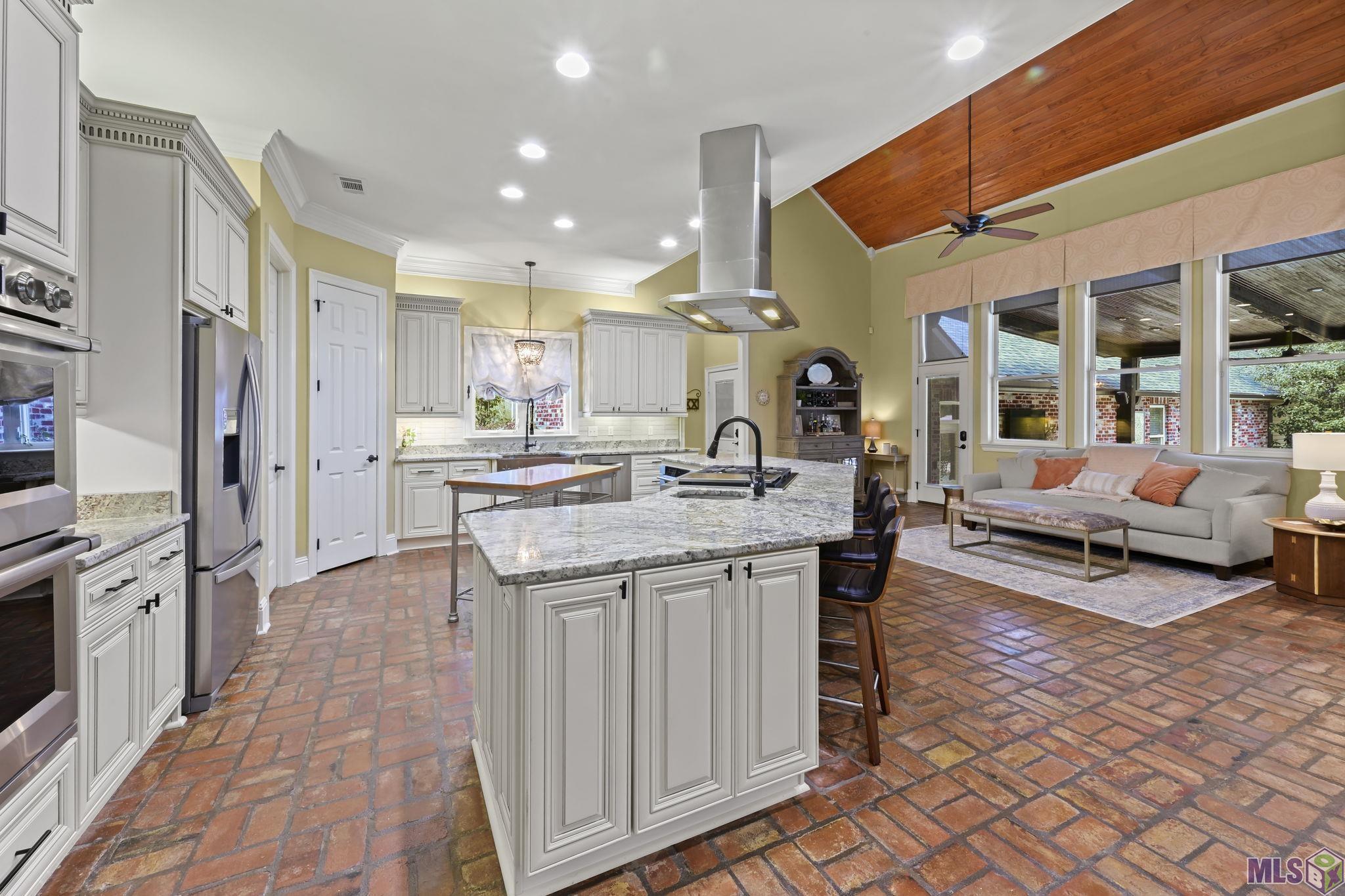 6895 Hunter's Way Denham Springs, LA 70726 - Photo 5 of 40