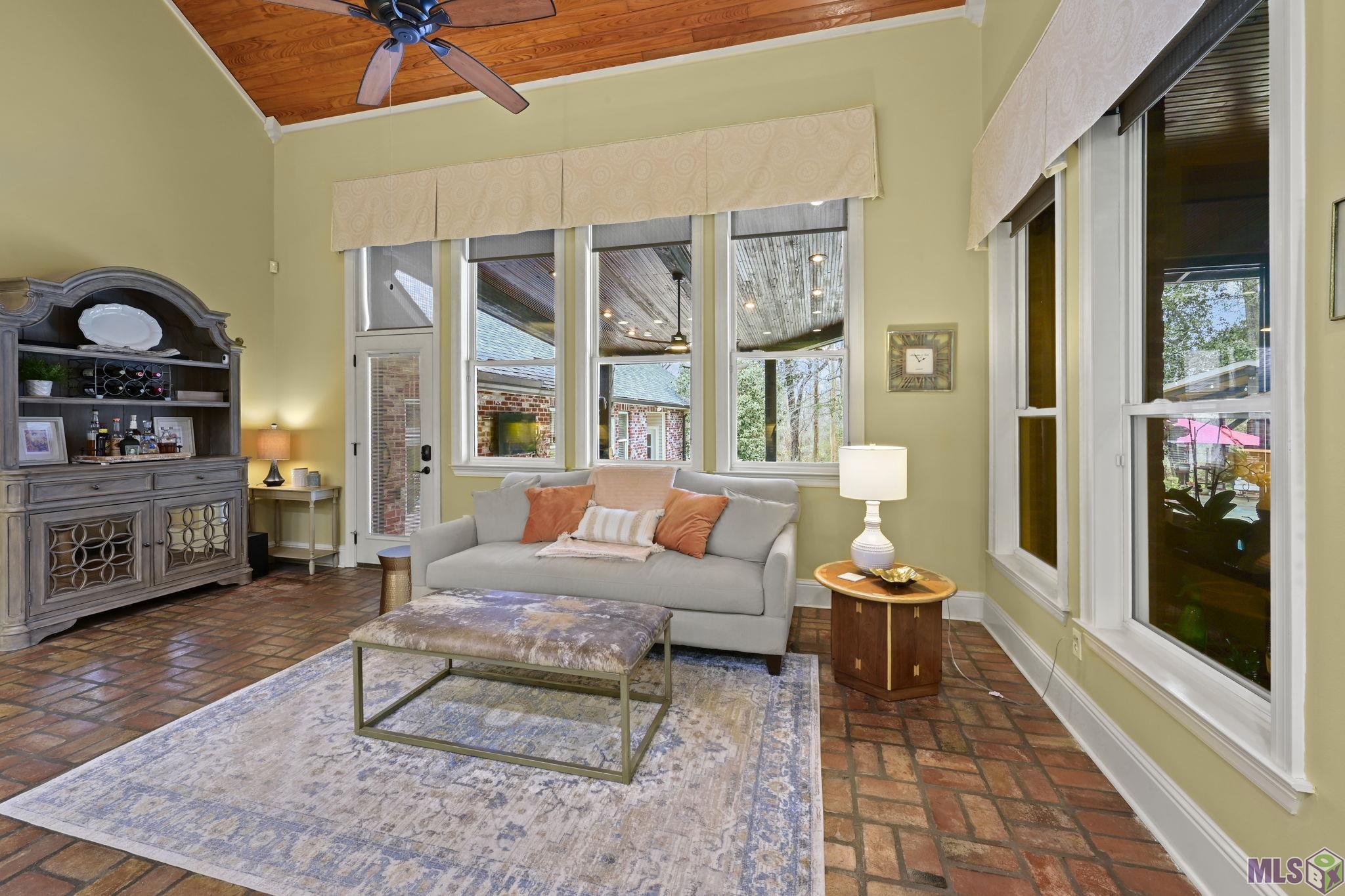 6895 Hunter's Way Denham Springs, LA 70726 - Photo 9 of 40