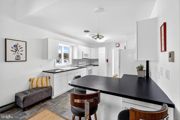 419 Williamsville Road Houston, DE 19954 - Photo 31 of 65 a view of kitchen and dining room with wooden floor