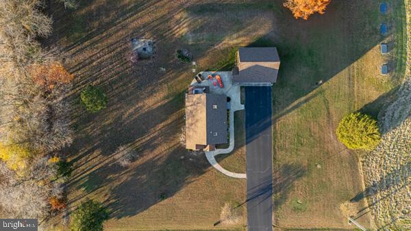 419 Williamsville Road Houston, DE 19954 - Photo 9 of 65 a view of a staircase