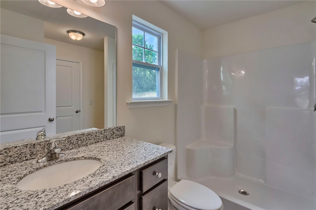 239 Wimbledon Way Seneca, SC 29678 - Photo 16 of 38 BATHROOM