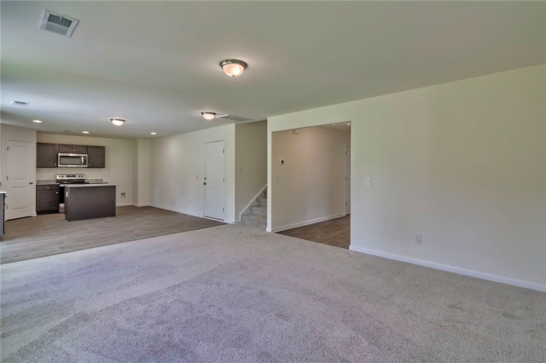 239 Wimbledon Way Seneca, SC 29678 - Photo 18 of 38 LIVING ROOM