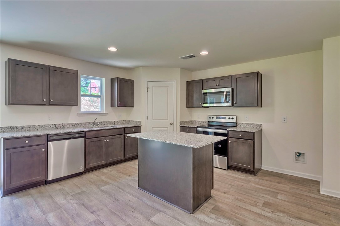 239 Wimbledon Way Seneca, SC 29678 - Photo 22 of 38 KITCHEN