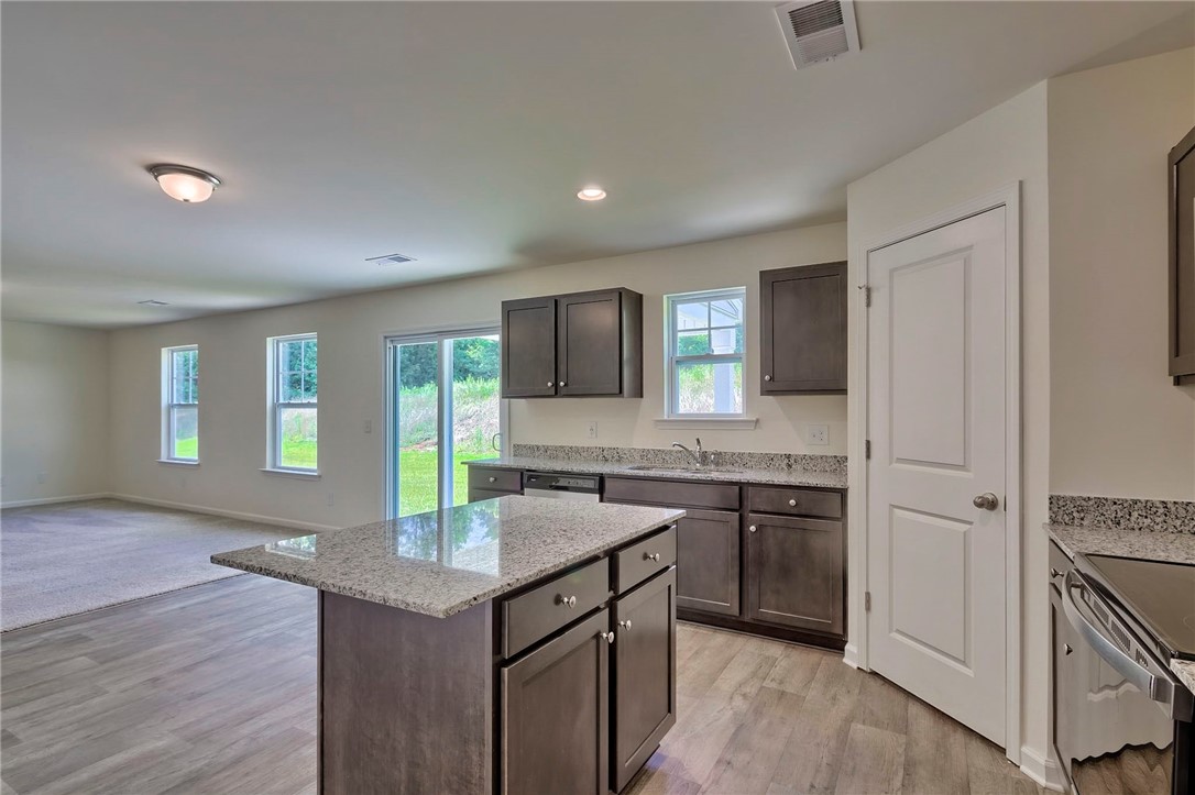 239 Wimbledon Way Seneca, SC 29678 - Photo 23 of 38 KITCHEN