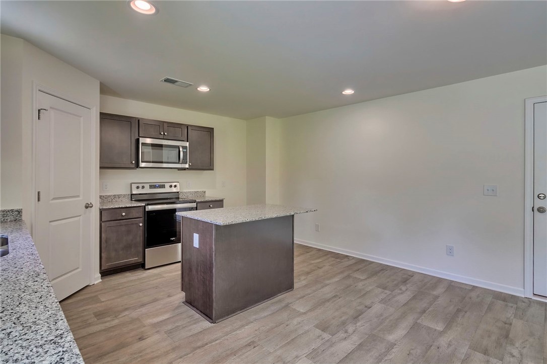 239 Wimbledon Way Seneca, SC 29678 - Photo 24 of 38 KITCHEN