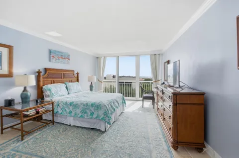 $799,900 | 2780 South Ocean Boulevard, Unit 709, Palm Beach, FL 33480
