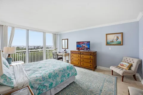 $799,900 | 2780 South Ocean Boulevard, Unit 709, Palm Beach, FL 33480