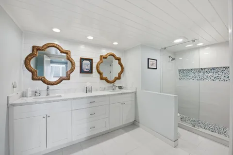 $799,900 | 2780 South Ocean Boulevard, Unit 709, Palm Beach, FL 33480