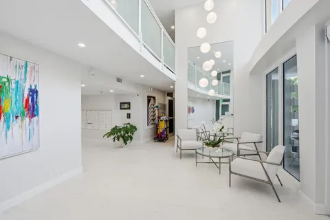 $799,900 | 2780 South Ocean Boulevard, Unit 709, Palm Beach, FL 33480