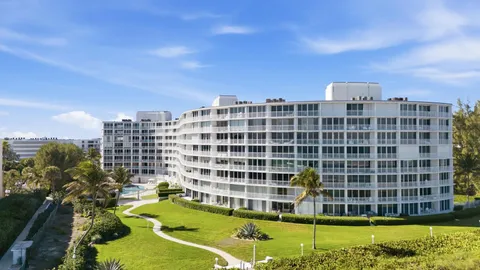 $799,900 | 2780 South Ocean Boulevard, Unit 709, Palm Beach, FL 33480