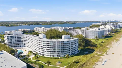 $899,900 | 2780 South Ocean Boulevard, Unit 709, Palm Beach, FL 33480