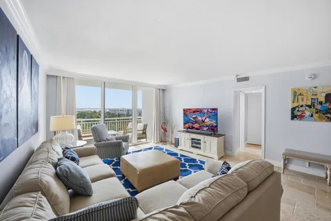 $799,900 | 2780 South Ocean Boulevard, Unit 709, Palm Beach, FL 33480