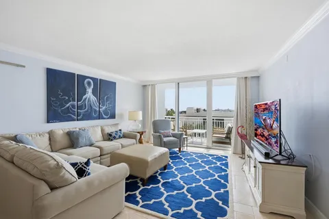 $799,900 | 2780 South Ocean Boulevard, Unit 709, Palm Beach, FL 33480